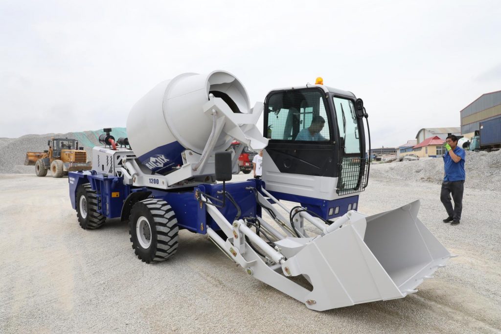 portable self loading concrete mixer machine